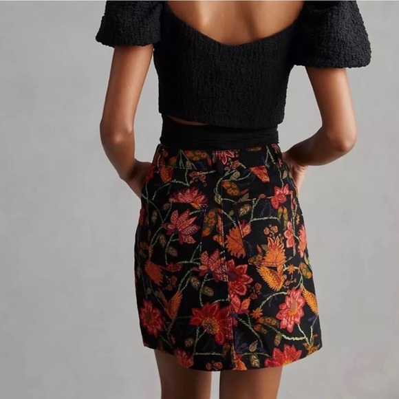 Farm x Anthropologie Quilted Mini Skirt - Black
Floral - SMALL - FARM Rio - Picture 3 of 5